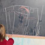 Lucie devant le tableau noir