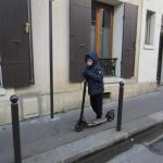 Clément à trotinette