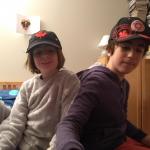 Clément et Lucie avec les casquettes canadiennes