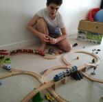 20200601_clement_joue_au_train