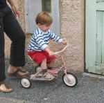 Sur le petit vélo rose