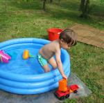 Dans la petite piscine